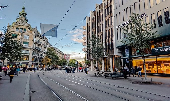 Walk along Bahnhofstrasse