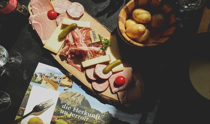 Shopping in Switzerland: cheese