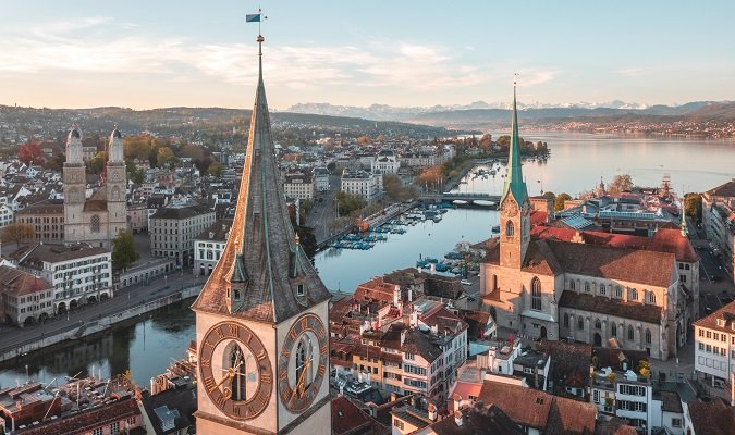 Explore the Historic Center (Altstadt)