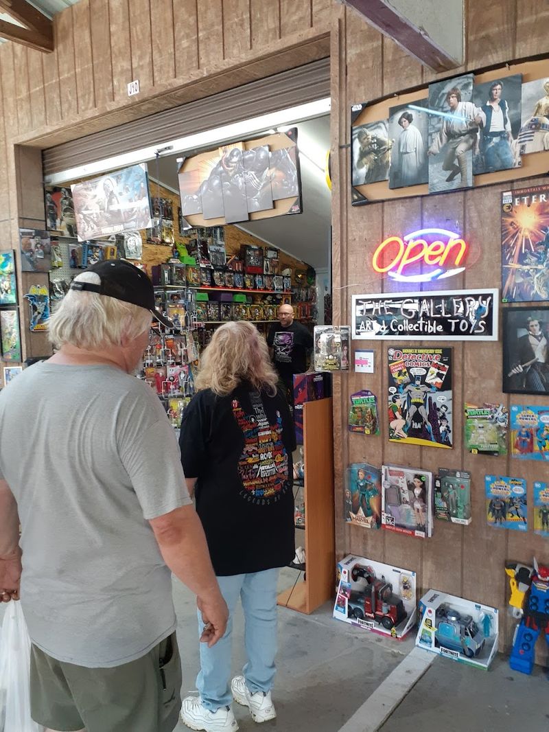 Barnyard Flea Market — Lexington