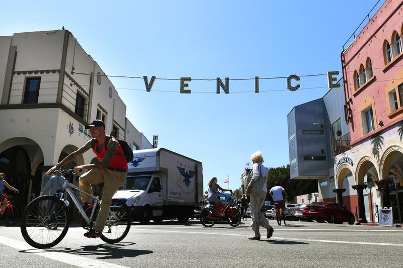 Venice Beach: Bohemian Paradise Lost to Extreme Contrasts