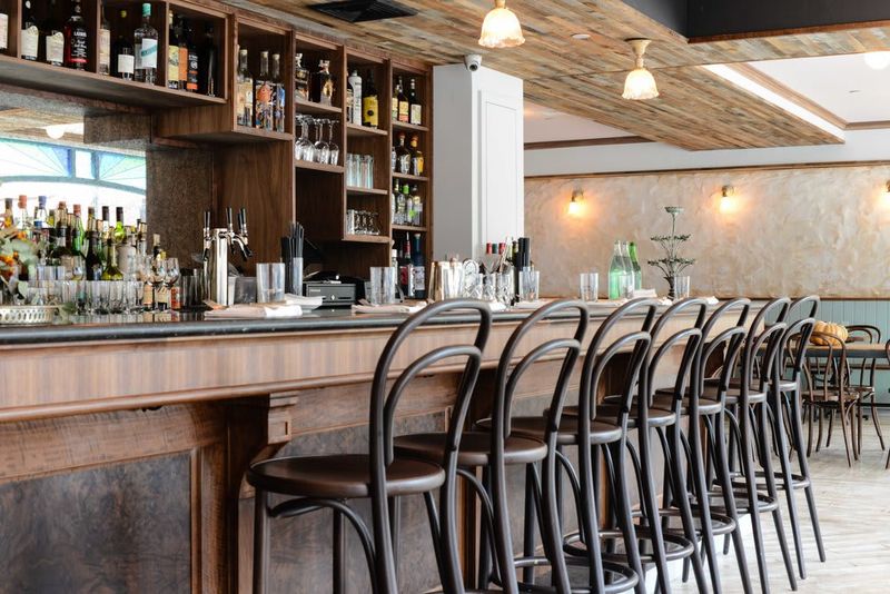 El Pingüino: Spanish-Inspired Seafood Haven