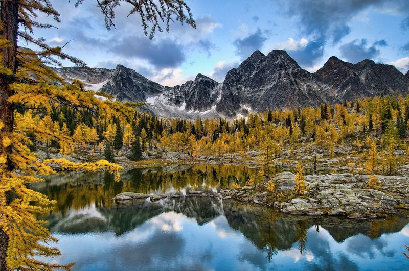 Drive the Washington Portion of the International Selkirk Loop in Fall