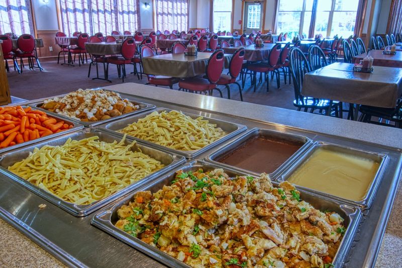 Mrs. Yoder's Kitchen: Amish Country's Buffet Queen