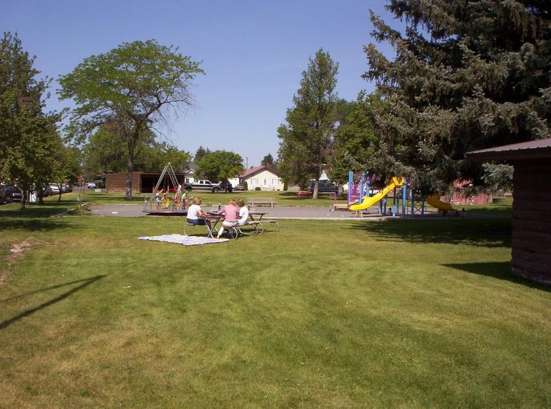 Riverside Park Offers Perfect Picnic Spots
