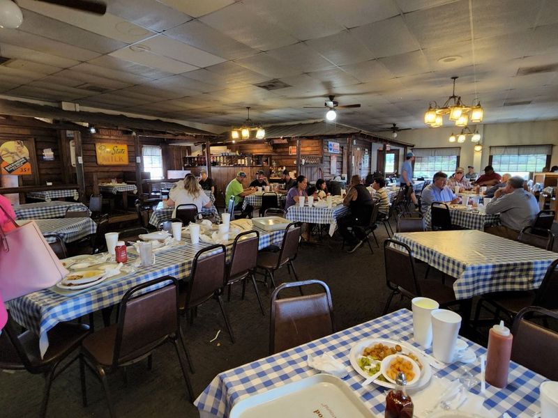 Ron's Barn Barbecue & Seafood, Sanford