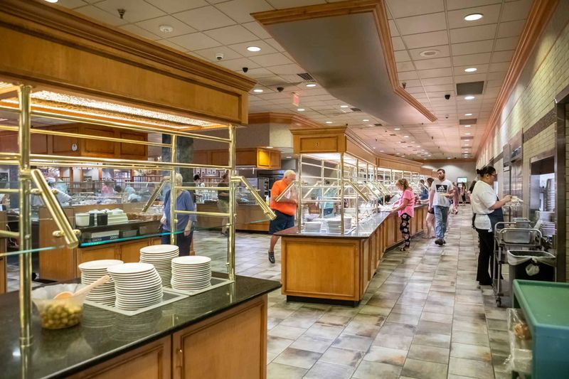 Shady Maple Smorgasbord – East Earl