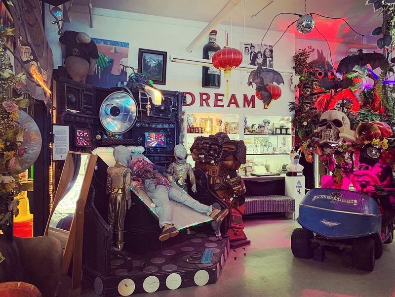 Freakybuttrue Peculiarium: Museum of the Macabre