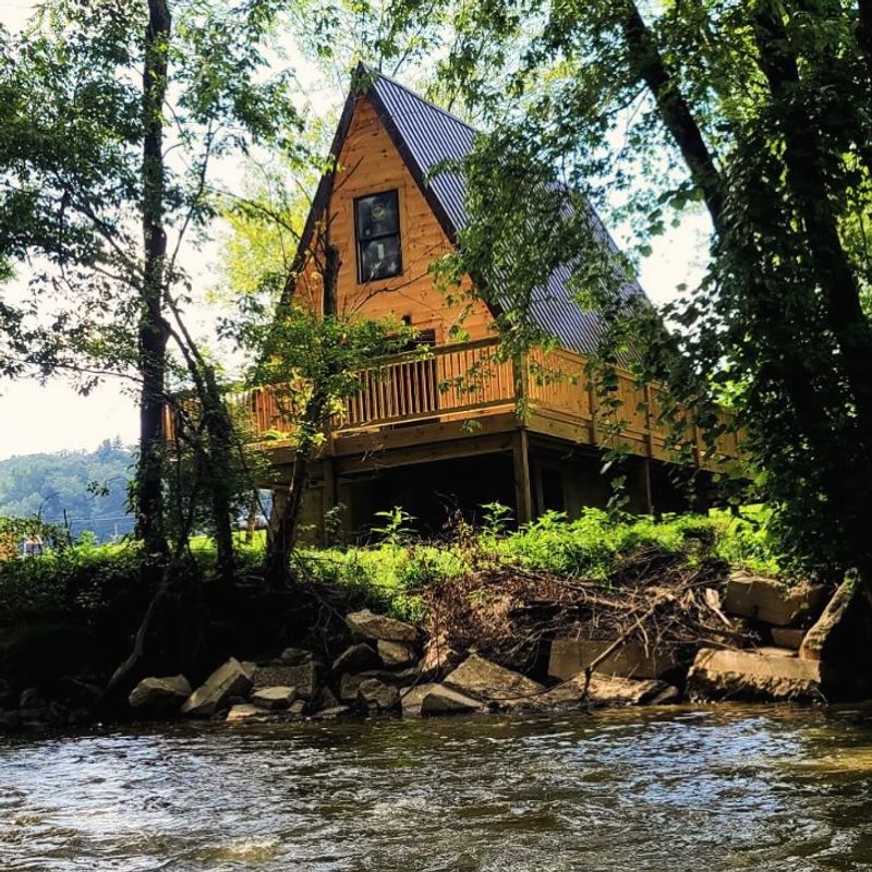 Frye’s Riverside Cabins at Mohican Adventures (Loudonville — Mohican River)
