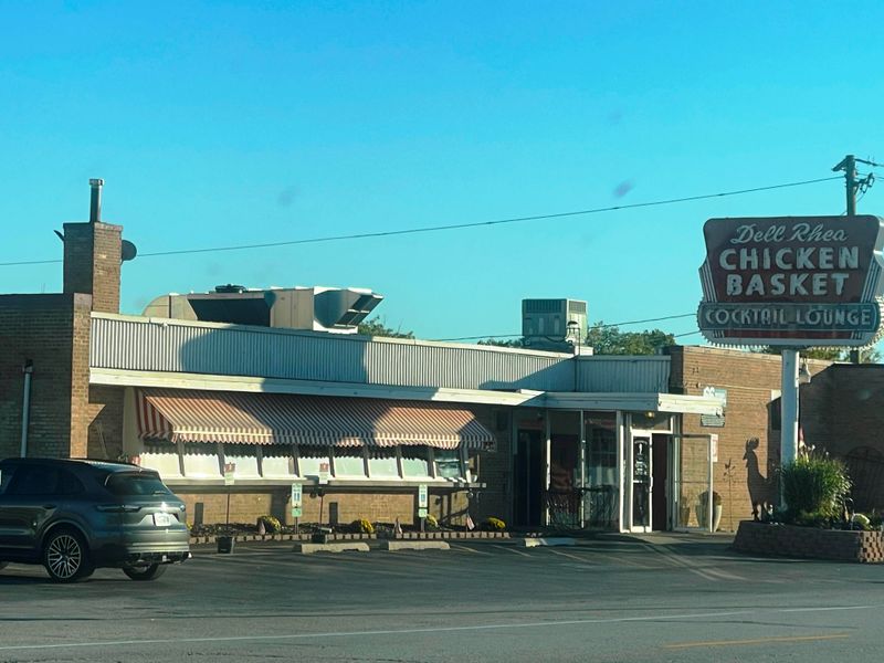 Dell Rhea's Chicken Basket (Willowbrook)