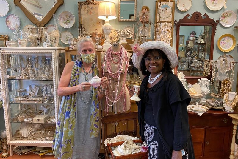 Cottage Jewel: Vintage Treasure Hunting