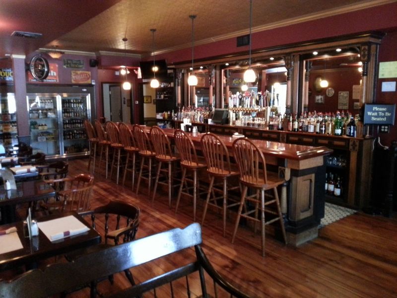 Point Philips Hotel Tavern & Smokehouse – Bath