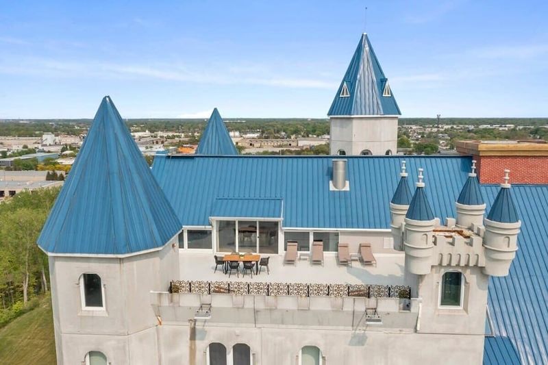 Live Like Royalty (In Michigan)